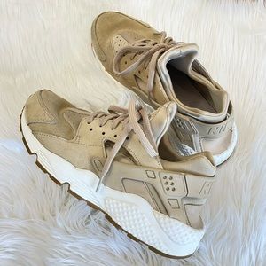Women’s Nike Huaraches - Mushroom Suede